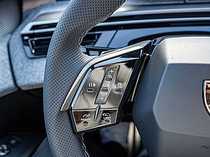 Peugeot 3008 GT HYBRID 136 e-DSC6 14 navigation