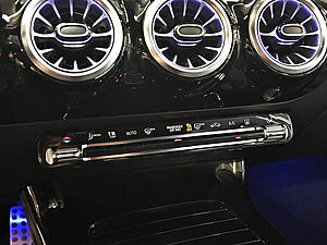 Mercedes-Benz A 250 e AMG Line 13 navigation