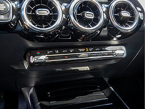 Mercedes-Benz GLA 250 4M Progressive 11 navigation