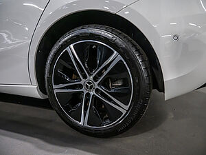 Mercedes-Benz A 250 e Progressive 8 navigation