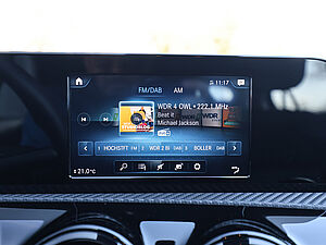 Mercedes-Benz A 250 e 12 navigation