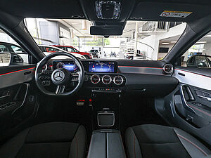 Mercedes-Benz A 250 4M AMG Sport Advanced Plus 8 navigation