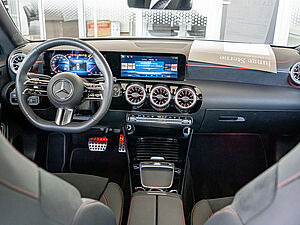Mercedes-Benz CLA 200 d Coupé AMG Sport Premium 8 navigation