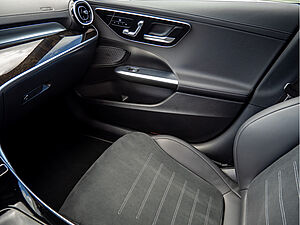 Mercedes-Benz C 300 e AMG Sport Premium 12 navigation