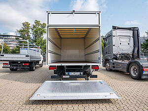 Fuso Canter e7C18e Koffer LBW 200km Reichw Klima LED 19 navigation