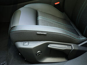 Peugeot 308 SW Allure HYBRID 136 e-DSC6 31 navigation