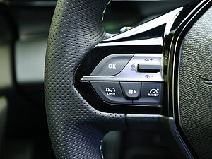 Peugeot 308 SW GT HYBRID 136 e-DSC6 22 navigation