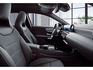 Mercedes-Benz A 250 e AMG Line 8 navigation