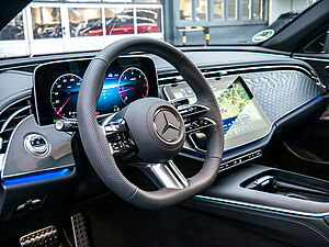 Mercedes-Benz E 220 d T AMG Line Premium 18 navigation