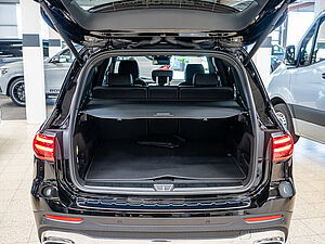 Mercedes-Benz GLB 200 d AMG Line 28 navigation