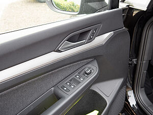 Volkswagen Golf VIII Variant Life 2.0 TDI DSG 30 navigation