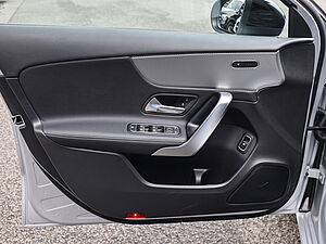 Mercedes-Benz A 250 e Limousine 30 navigation