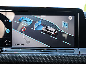 Volkswagen Golf VIII Variant R-Line Black 1.5 l eTSI DSG 15 navigation
