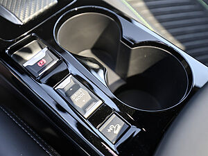 Peugeot 2008 GT HYBRID 145 e-DSC6 16 navigation