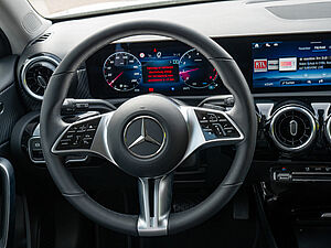 Mercedes-Benz A 180 Progressive Advanced 9 navigation