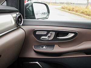 Mercedes-Benz V 300 d EXCLUSIVE EDITION Lang 17 navigation