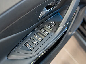 Peugeot 408 GT HYBRID 225 e-EAT8 18 navigation