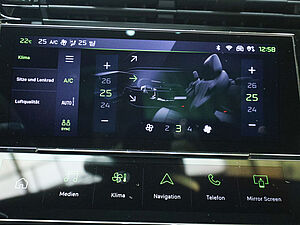 Peugeot 308 SW GT HYBRID 136 e-DSC6 13 navigation