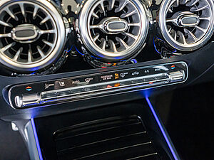 Mercedes-Benz GLA 200 AMG Sport Premium 13 navigation
