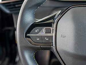 Peugeot 2008 2008e GT 14 navigation