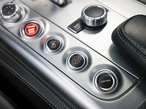 Mercedes-Benz SLS AMG Flügeltürer schwarz/schwarz Xenon Nav 18 navigation