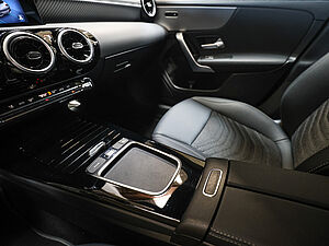 Mercedes-Benz CLA 180 SB Progressive Advanced 17 navigation