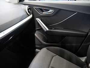 Audi Q2 35 TFSI S line 16 navigation