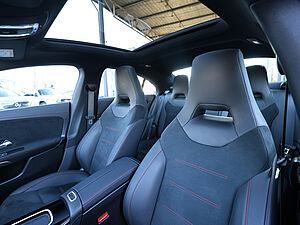 Mercedes-Benz CLA 250 e AMG Line 32 navigation