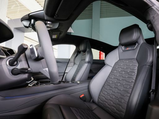 Audi e-tron RS GT Pano B&O HUD Matrix Kamera SHZ 11