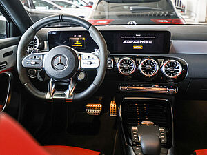 Mercedes-Benz A 35 AMG 4M 9 navigation