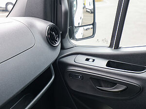 Mercedes-Benz Sprinter 317 CDI KA L3H2 16 navigation