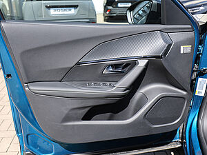 Peugeot 2008 GT HYBRID 145 e-DSC6 29 navigation