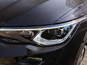 Volkswagen Golf VIII Variant R-Line 1,5 l eTSI DSG 34 navigation