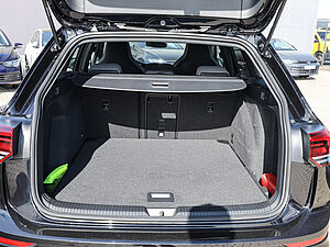 Volkswagen Golf VIII Variant R-Line Black 1.5 l eTSI DSG 33 navigation