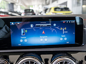 Mercedes-Benz CLA 200 SB AMG Sport Premium 11 navigation