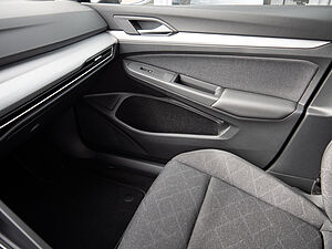 Volkswagen Golf VIII Variant Life 2.0 TDI DSG 18 navigation