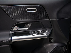 Mercedes-Benz GLA 180 Progressive 22 navigation