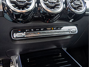 Mercedes-Benz GLB 250 4M AMG Line 13 navigation