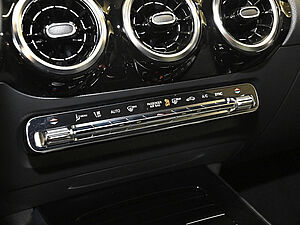 Mercedes-Benz GLA 180 Progressive 13 navigation