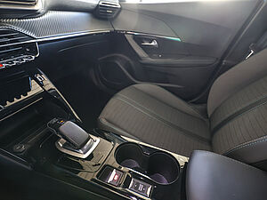 Peugeot 2008 2008e Allure Pack 18 navigation