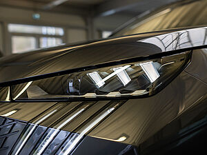 Peugeot 5008 GT HYBRID 136 e-DSC6 30 navigation