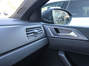 Volkswagen Taigo R-Line 1,5 l TSI 17 navigation