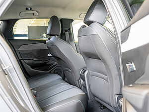 Peugeot 308 SW Allure HYBRID 136 e-DSC6 4 navigation