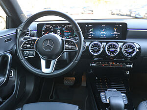 Mercedes-Benz A 250 A 250e Progressive 9 navigation