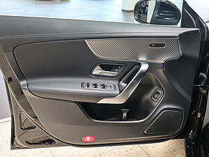 Mercedes-Benz CLA 180 SB Progressive Advanced 30 navigation