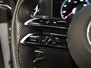 Mercedes-Benz E 200 Cabrio AMG Line 17 navigation