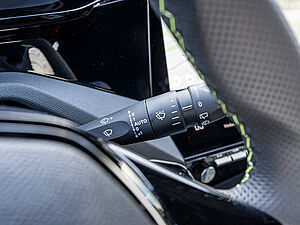 Peugeot 308 SW GT HYBRID 145 e-DSC6 17 navigation