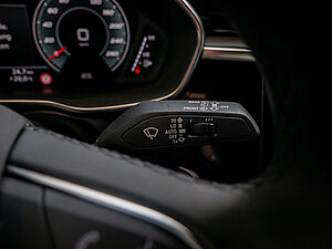 Audi Q3 S line 35 TDI quattro S tronic 19 navigation