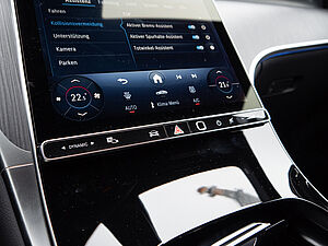 Mercedes-Benz GLC 200 4M AMG Line 13 navigation