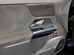 Mercedes-Benz GLA 220 4M AMG Line 27 navigation